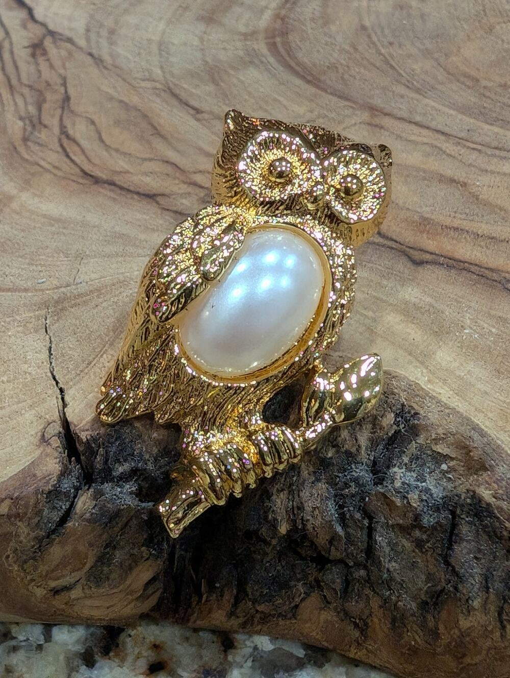 Avon gold tone owl pin back, with a large faux pearl body 1995
